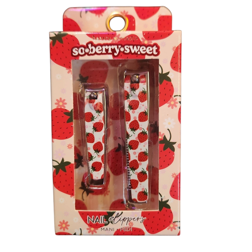 Beauty Concepts So Berry Sweet Strawberry Print Nail Clippers Set